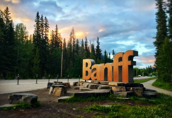 things to do with kids in banff sign