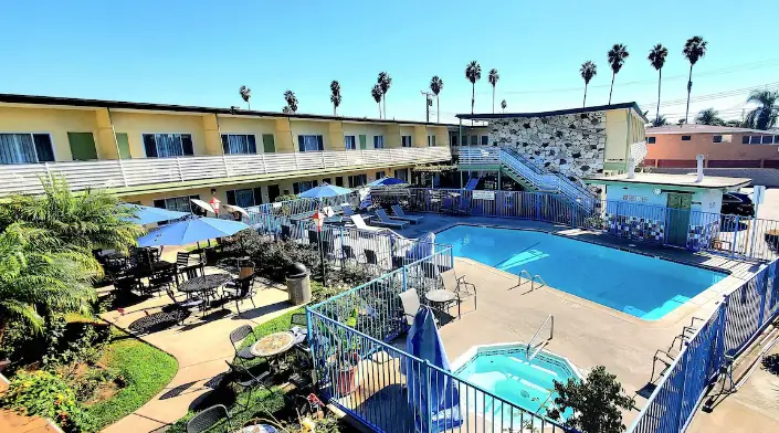 Best hotels near Disneyland California Parks by walking distance from the park