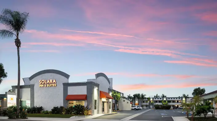 Best hotels near Disneyland California Parks by walking distance from the park