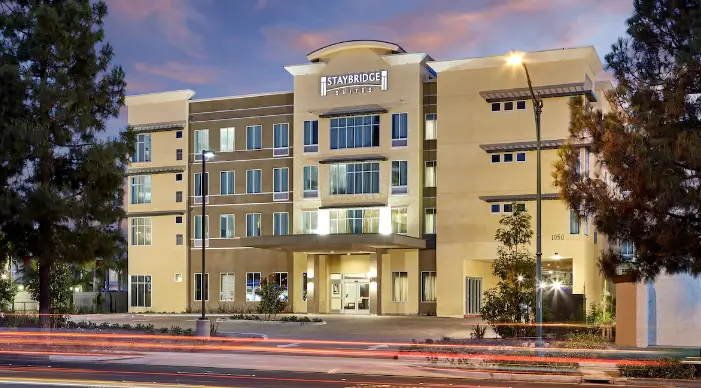 Best hotels near Disneyland California Parks by walking distance from the park
